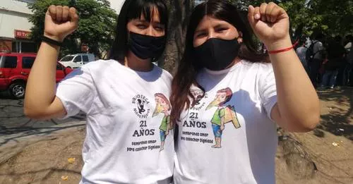 MUJERES NIÑOS PAJARO ACUSADAS