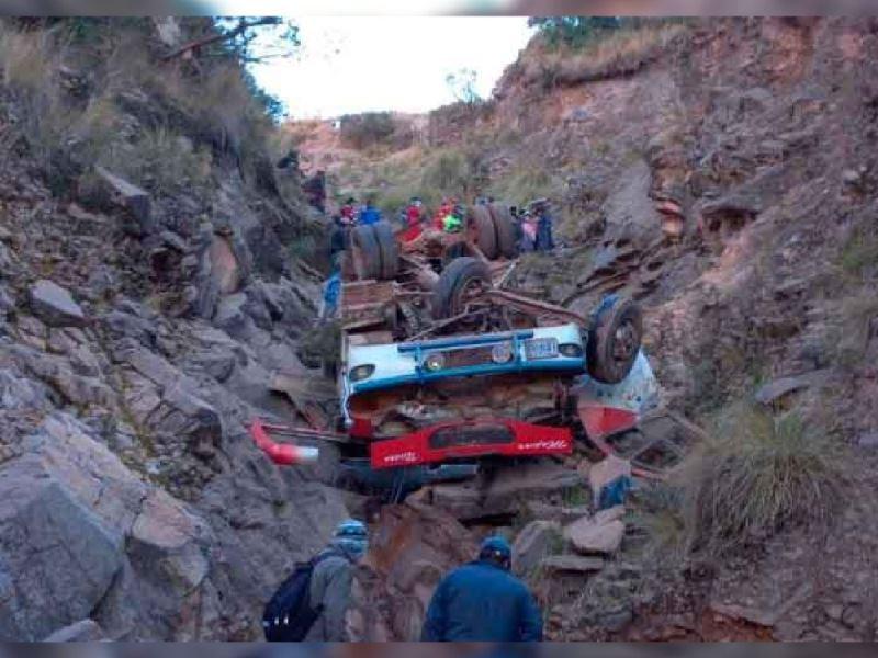 Tragedia Vial: ELEVAN A 34 LOS MUERTOS POR LA CAIDA DE UN AUTOBUS EN ...