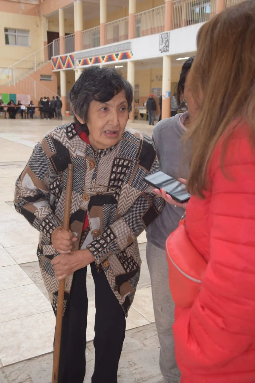 elvira 69 años voto