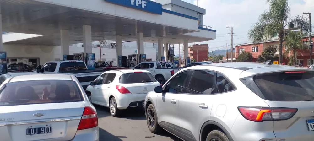 estaciones de servicios cola
