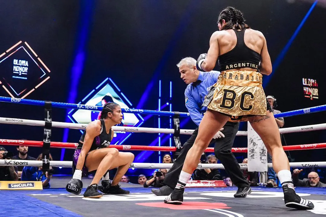 Brenda Carabajal recibe una terrible paliza y pierde el titulo con Danila Ramos (3)