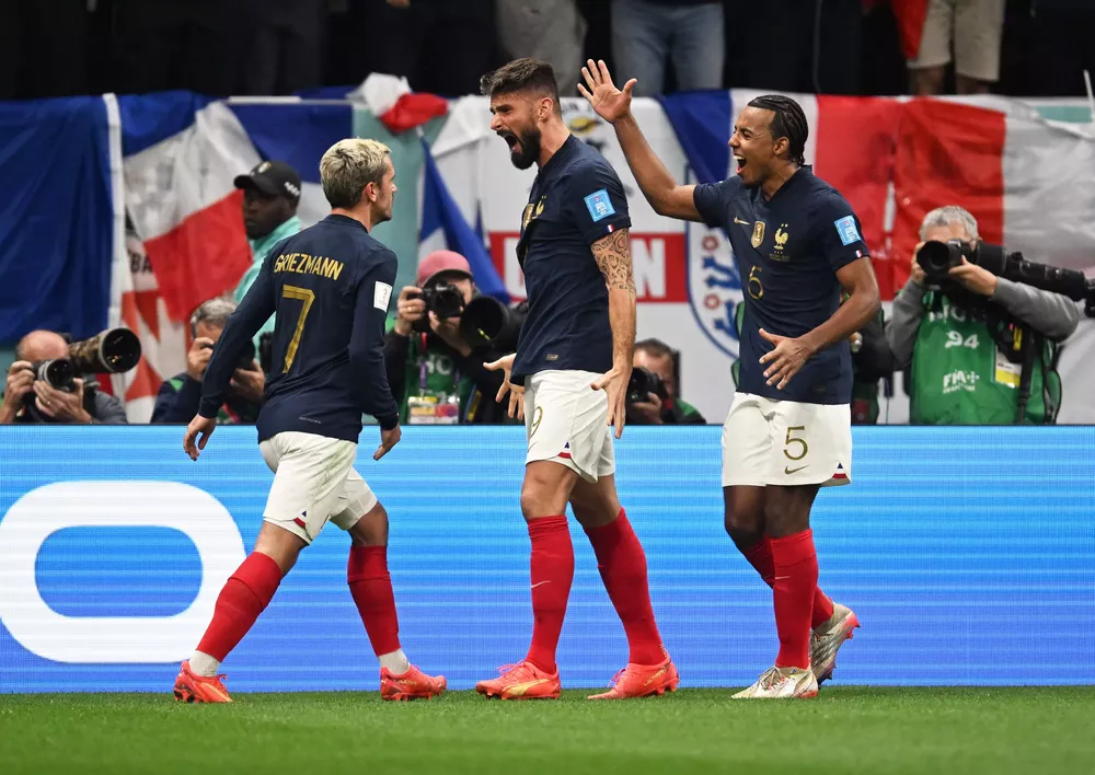 10-12-2022_festejo_de_griezmann_con_sus (1)