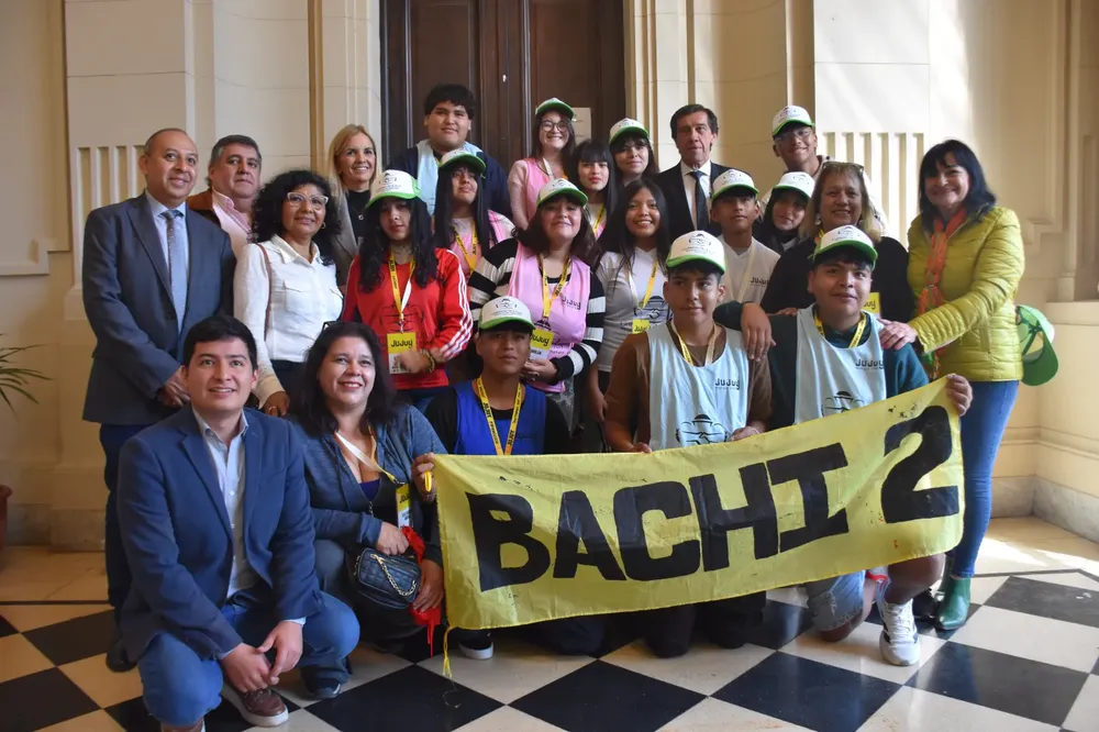estudiantes bachi 2 feria libro