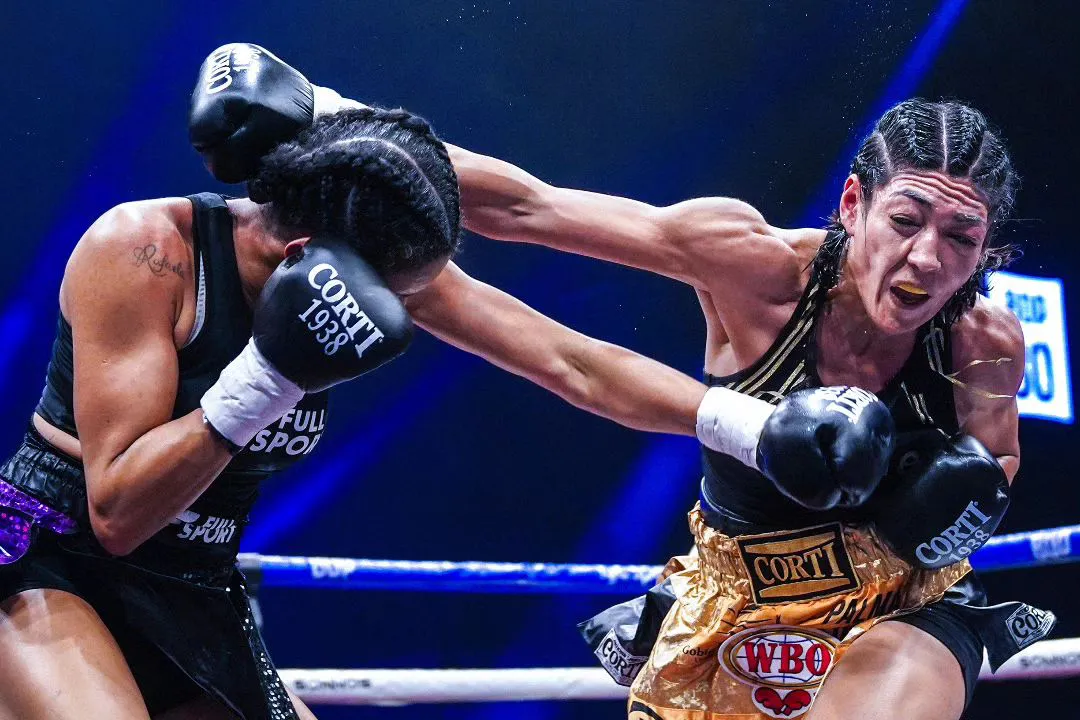 Brenda Carabajal recibe una terrible paliza y pierde el titulo con Danila Ramos (2)