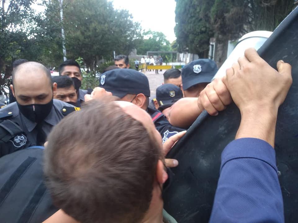 agresión diputados fit4