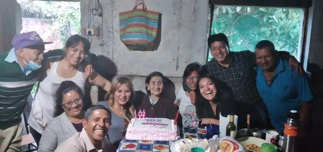 Teresa Matilde Chauque 102 años y su familia en San Antonio