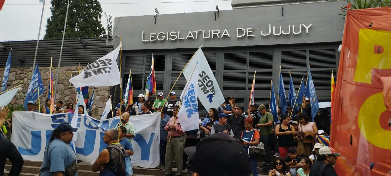 protesta gremios legislatura ley emergencia2