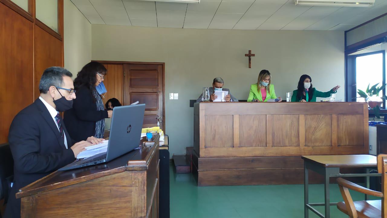 TRIBUNAL EN LO CRIMINAL Nº 3 -Juicio x homicidio en Punta Diamante - Fiscal y Secretaria.30.4.21