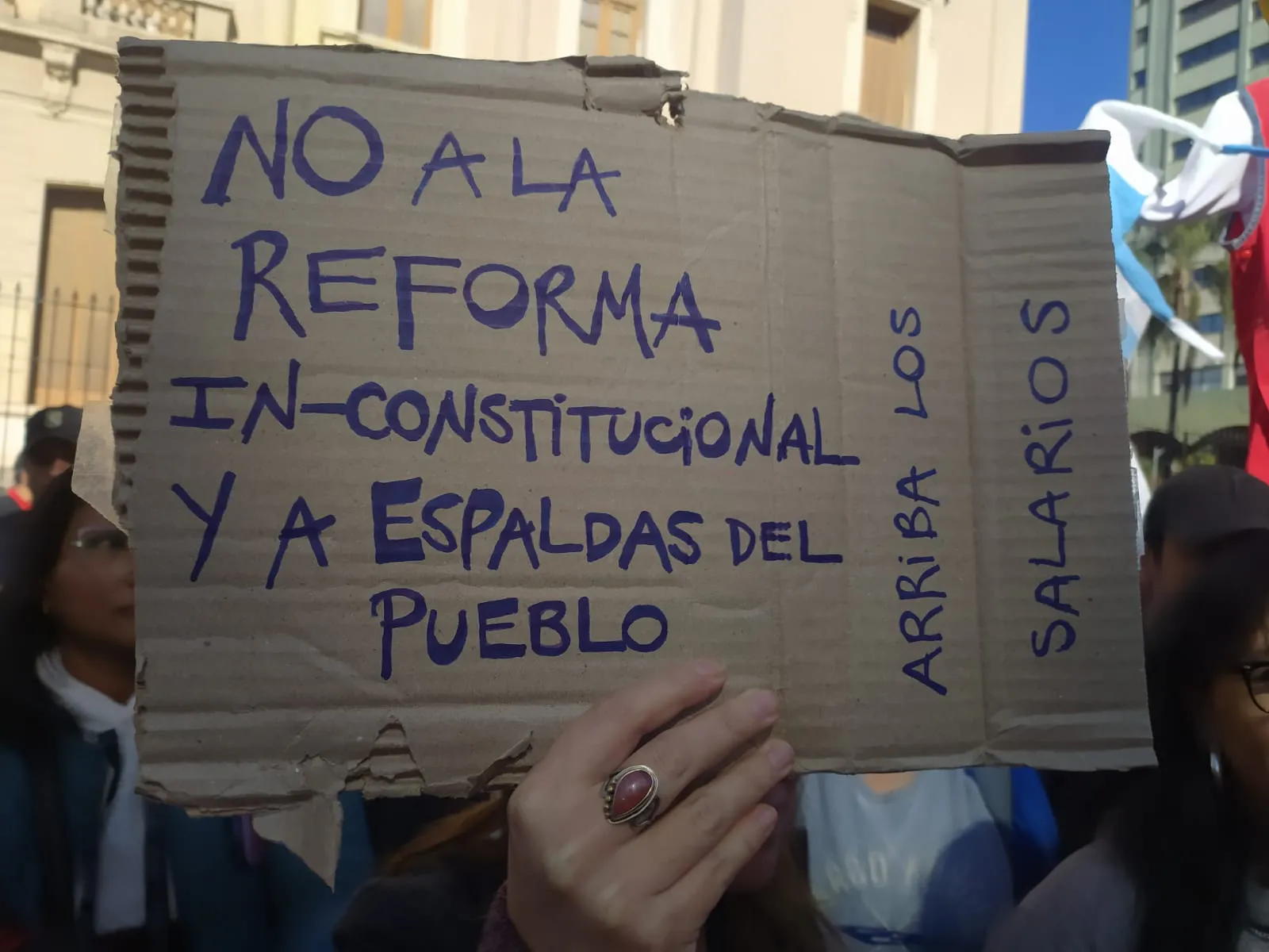 10° DIA: DOCENTES SIGUEN PRESIONANDO POR MEJORES SALARIOS Y CONTRA LA ...