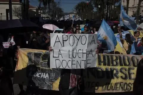marcha docente noctura adep cedem