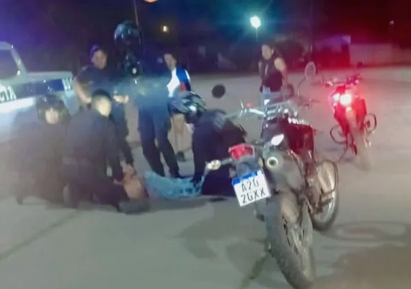 detienen sujeto por atacar policias