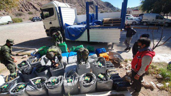 tumbaya-secuestraron-una-tonelada-hojas-coca-foto-gendarmeria
