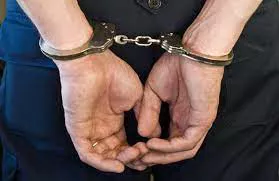 policia detenido