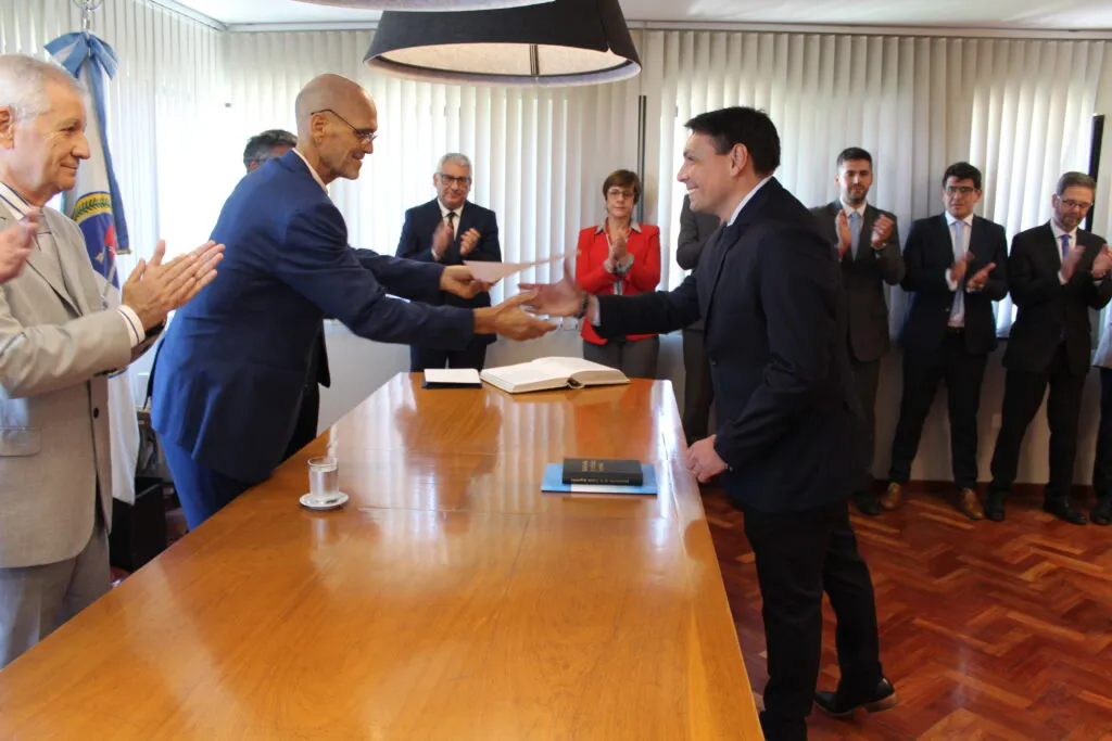 asumen jueces tribunales Garcia