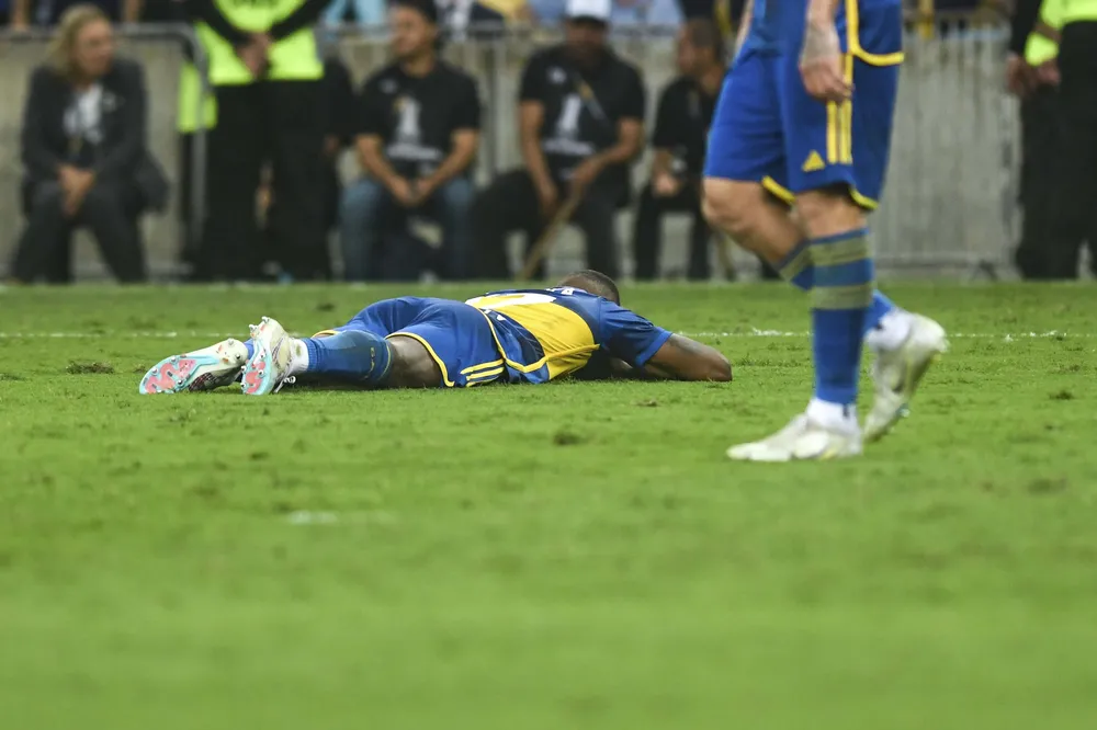 04-11-2023_golazo_y_expulsion_de_kennedy (1)