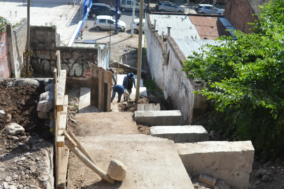 sec-infraestructura-obras-escaleras-urbana-av-exodo-y-rep-siria-