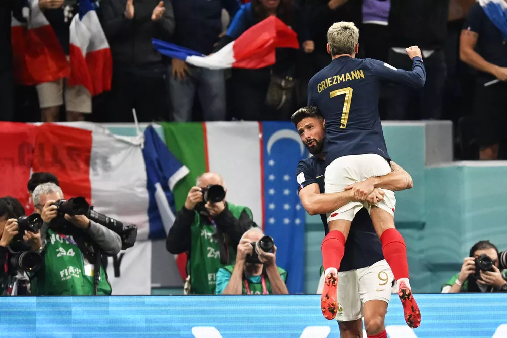 10-12-2022_festejo_de_griezmann_con_sus