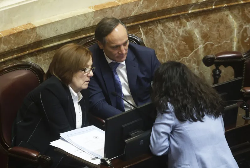 vigo espindola y moises, senado jueces