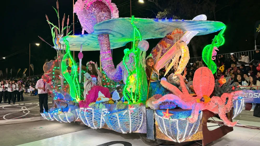 DESFILE CARROZAS-FNE10