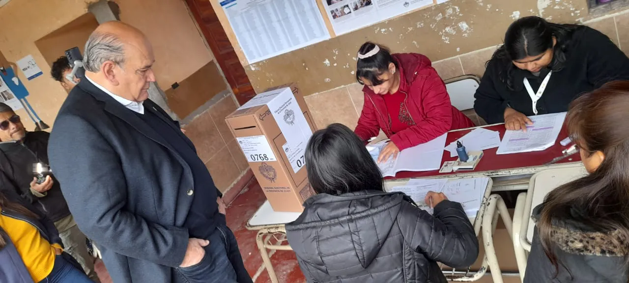 RIVAROLA VOTANDO1