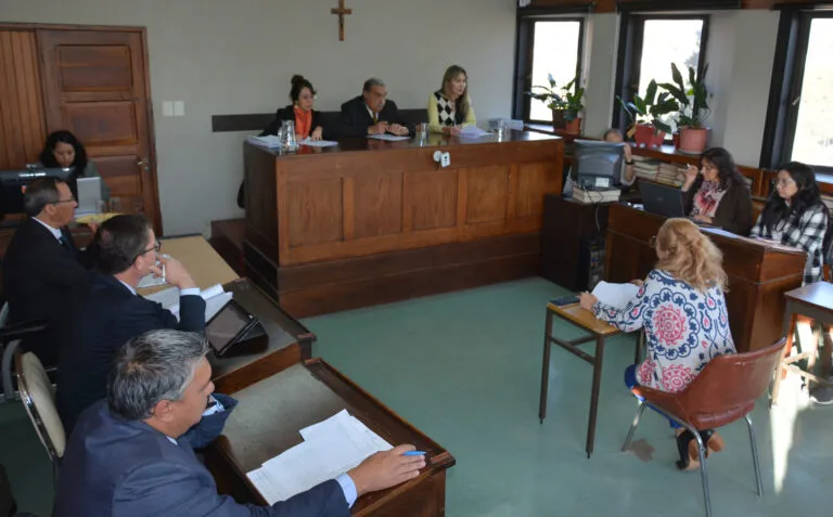 TRIBUNAL-EN-LO-CRIMINAL-No-3-Juicio-a-LEM-y-RSB-por-Abuso-Sexual-768x477