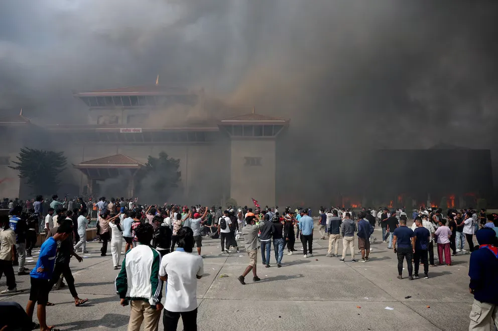 katmandu, protestas redes sociales incendio parlamento2