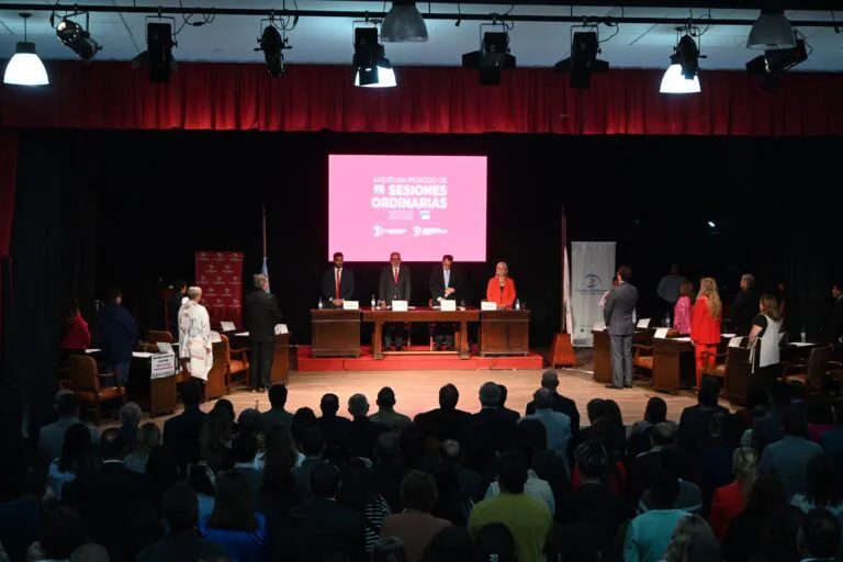 Apertura-de-Sesiones-Ordinarias-2025-Prensa-Muni-Jujuy-1-768x512