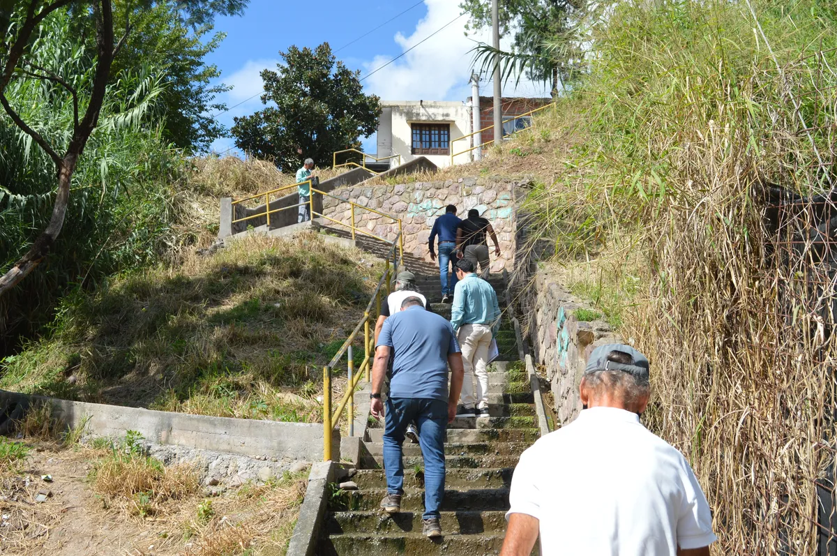 sec-infraestructura-obras-escaleras-urbana-av-exodo-y-campero