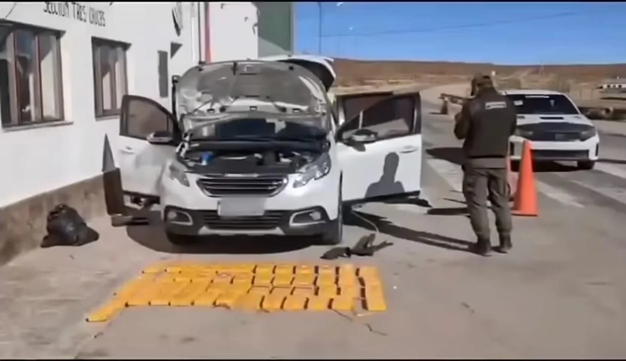 banda narco fmailiar la quiaca vehiculo droga