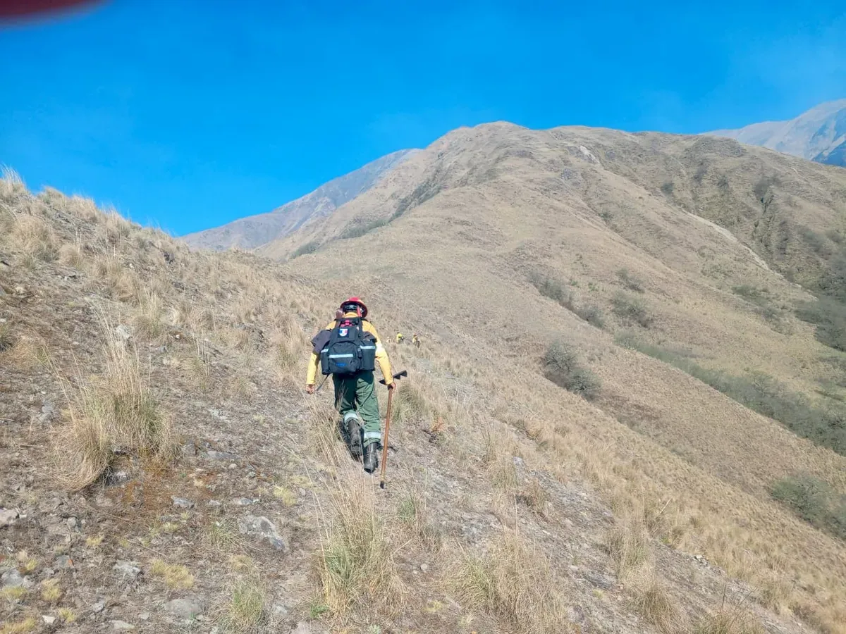 brigadistas incendio cerro azul3