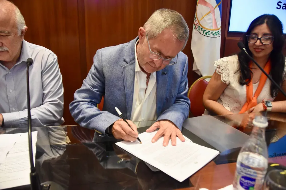pizarro firma convenio