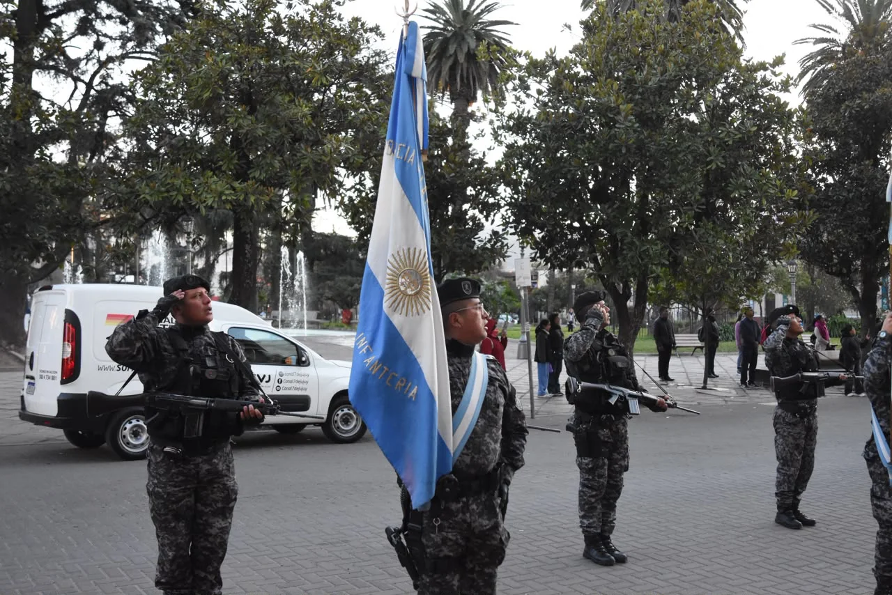 jujuy semana de la policia hizamiento bandera (7)