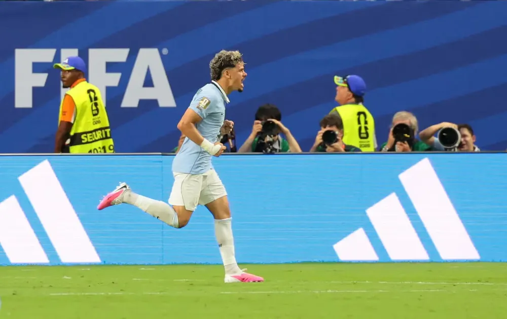 gol de uruguay para empatar con arabia