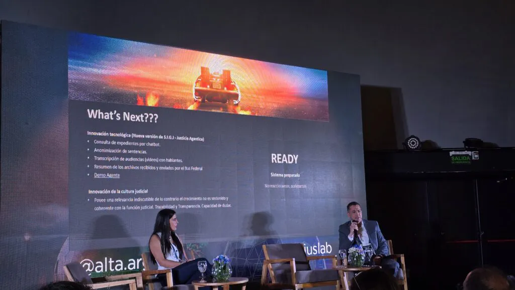 INLAB-DR.-SEBASTIAN-CABANA-EXPOSICION-EN-INNOVA-TECH-JUS-2025-1024x577