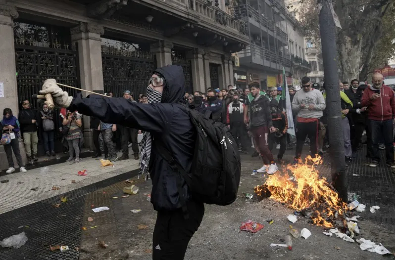 666a0e043b1db_798_526!