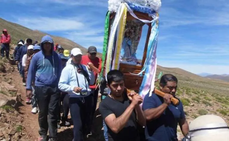 devotos peregrinacion punta corral