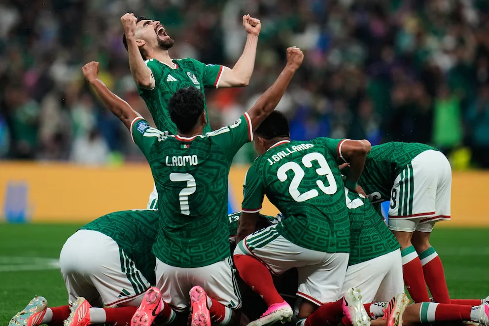 mexico festeja victoria ecuador