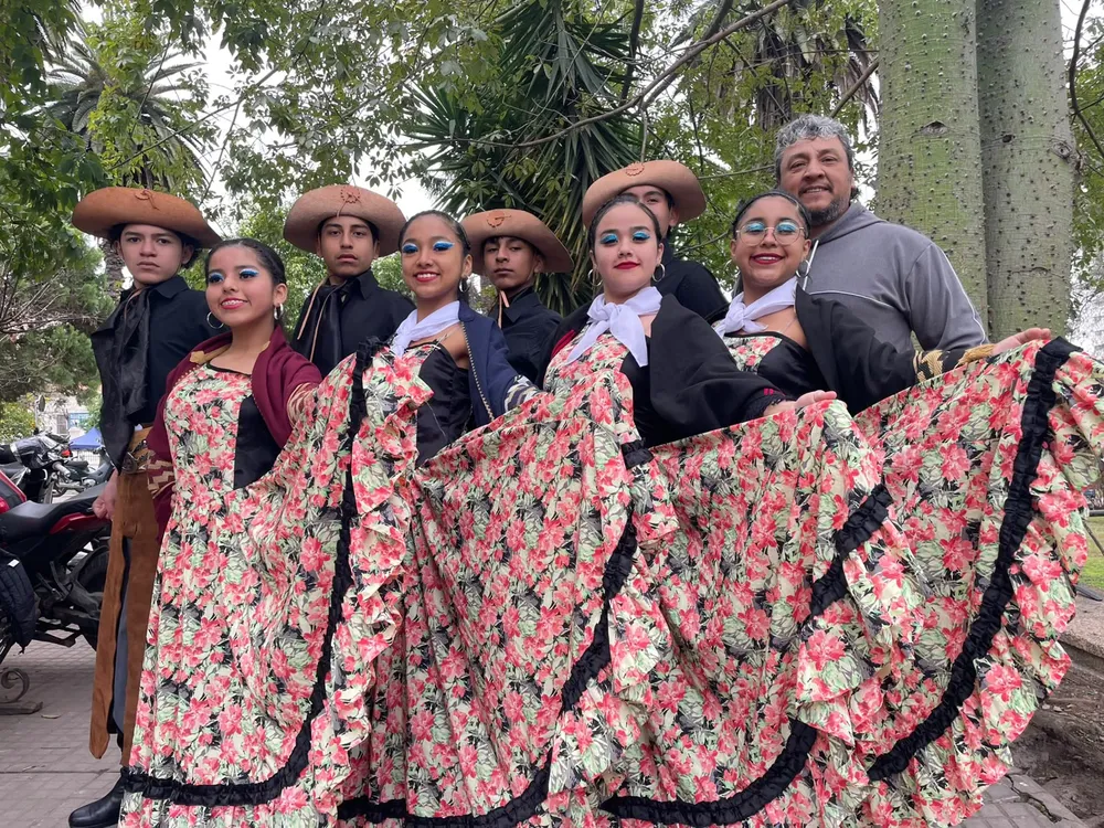RENACER FOLKL BALLET