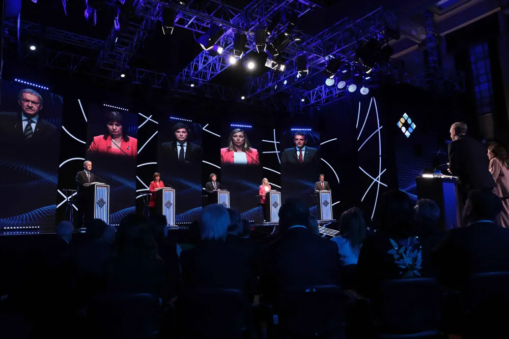 los-candidatos-realizan-e_1018355