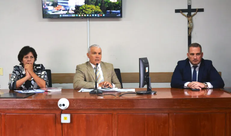 TRIBUNAL-DE-JUICIO-Jueces-Penales-Dra.-Tolaba-Dr.-Gloss-Dr.-Pullen-LLermano-768x453