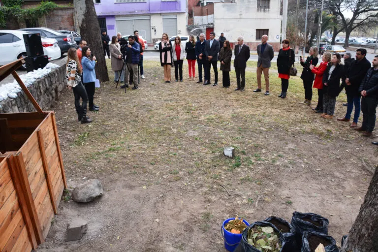 JUZGADO-AMBIENTAL-PRESENTACION-PRIMERA-COSECHA-DE-COMPOST-EN-EL-PODER-JUDICIAL-21.8.24-768x512