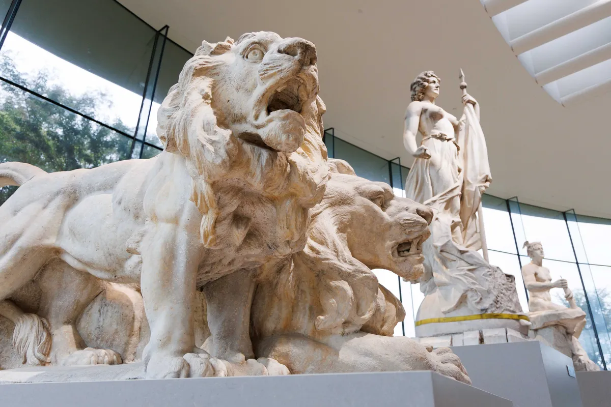 centro cultural lola mora, leones1