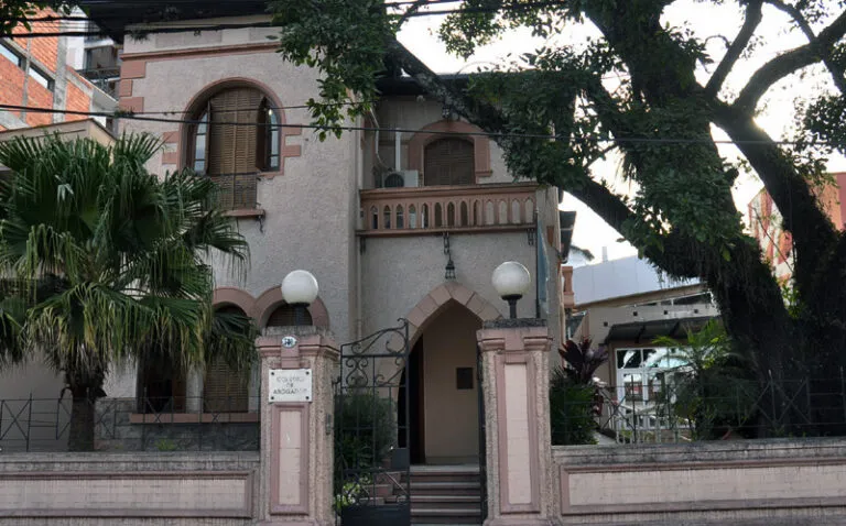 EDIFICIO-COLEGIO-DE-ABOGADOS-Y-PROCURADORES-DE-JUJUY-768x478