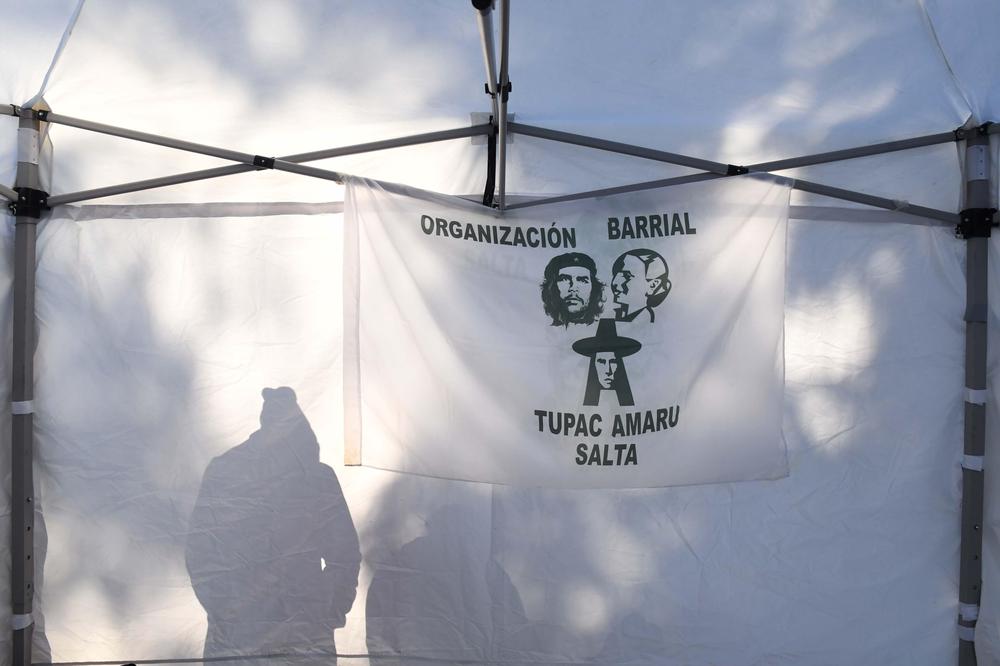 instalan-2000-carpas-en-p_781704