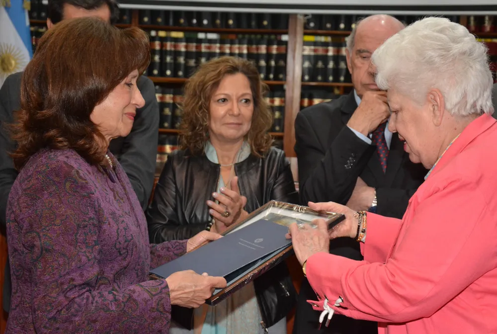 ACTO-INAUGURACION-GALERIA-FOTOGRAFICA-PRESIDENTES-STJ-y-SCJ-40-ANOS-DEMOCRACIA-DRA.-CLARA-AURORA-DE-LANGHE-DE-FALCONE-16.9.24