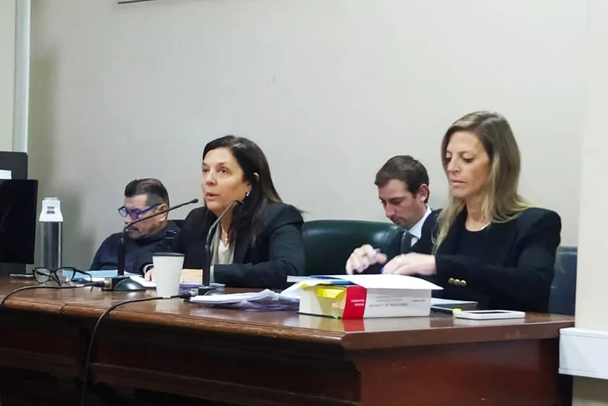 La fiscal subrogante Paula Gallo y la auxiliar fiscal Vanina Pedrana