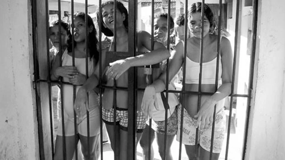 carcelera mujeres presas1