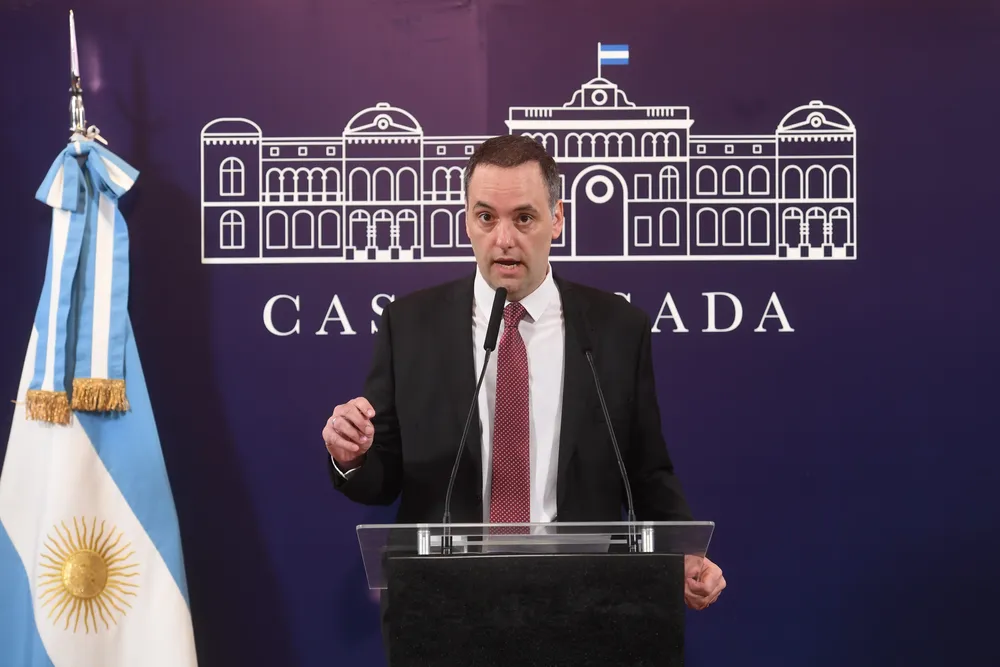 12-12-2023_adorni_anuncio_revision_de_contratos