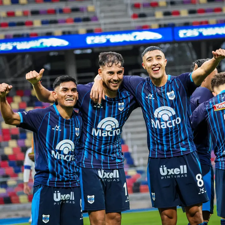 GIMNASIA FESTEJO VICTORIA EN SANTIAGO