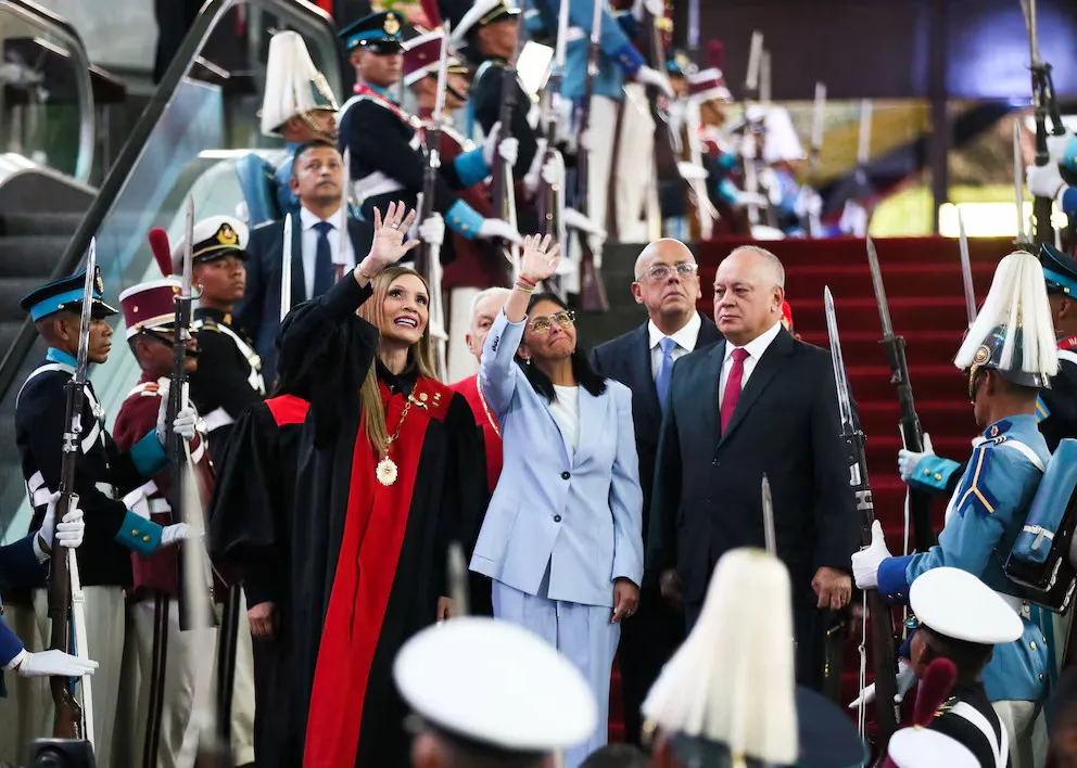 La presidenta del Tribunal Supremo de Justicia, Caryslia Rodríguez, la presidenta interina de Venezuela, Delcy Rodríguez, el presidente de la Asamblea Nacional, Jorge Rodríguez